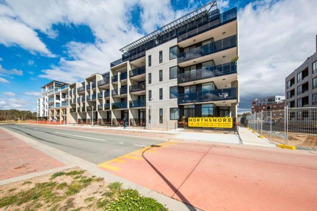 Luxe 2Br Executive Apartment Kingston Pool Parking Wifi Bbq Wine מראה חיצוני תמונה