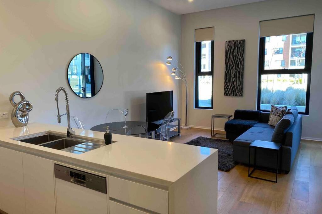 Luxe 2Br Executive Apartment Kingston Pool Parking Wifi Bbq Wine מראה חיצוני תמונה