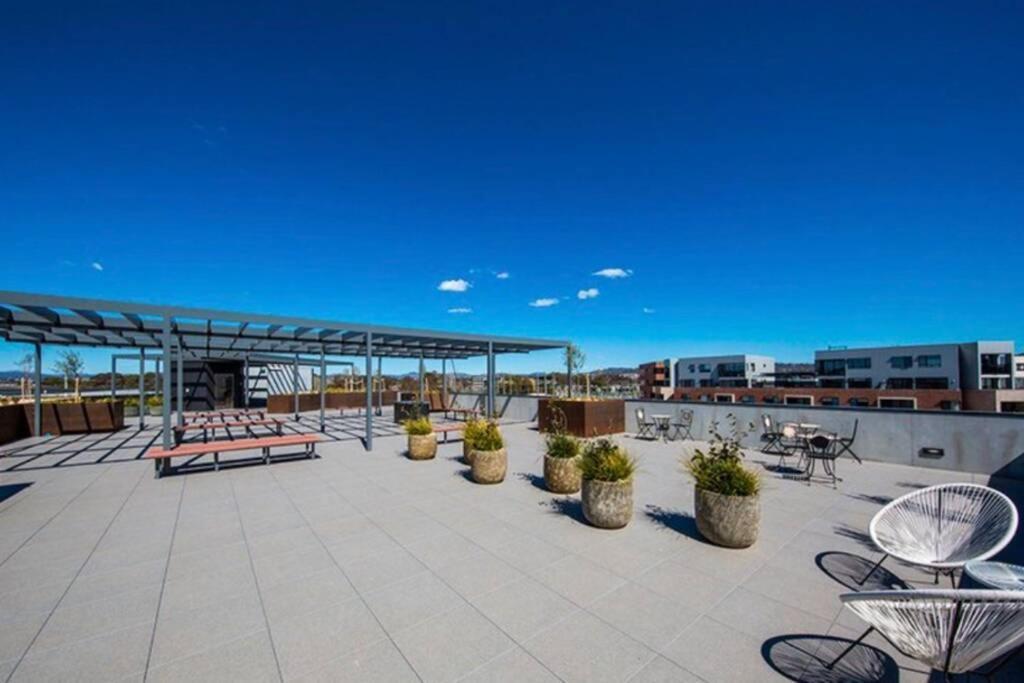 Luxe 2Br Executive Apartment Kingston Pool Parking Wifi Bbq Wine מראה חיצוני תמונה