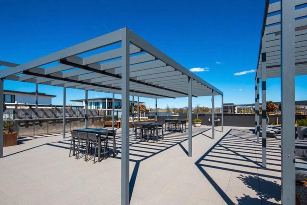 Luxe 2Br Executive Apartment Kingston Pool Parking Wifi Bbq Wine מראה חיצוני תמונה