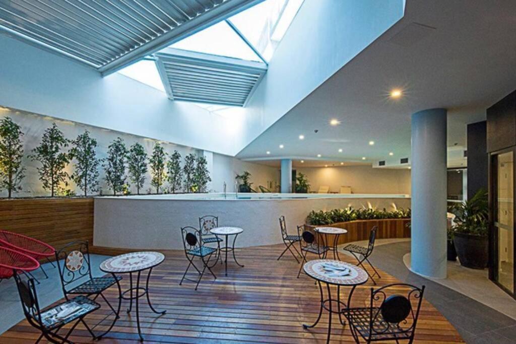 Luxe 2Br Executive Apartment Kingston Pool Parking Wifi Bbq Wine מראה חיצוני תמונה