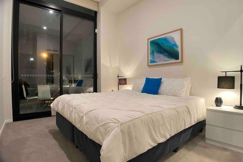 Luxe 2Br Executive Apartment Kingston Pool Parking Wifi Bbq Wine מראה חיצוני תמונה