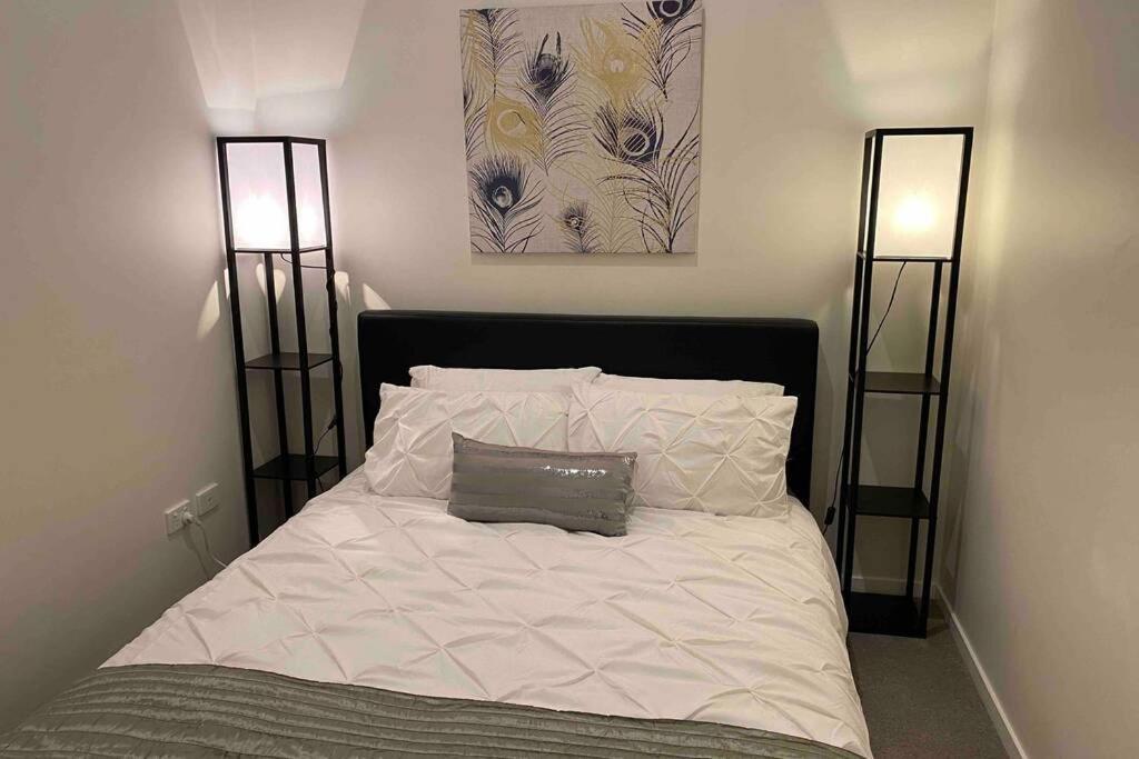 Luxe 2Br Executive Apartment Kingston Pool Parking Wifi Bbq Wine מראה חיצוני תמונה