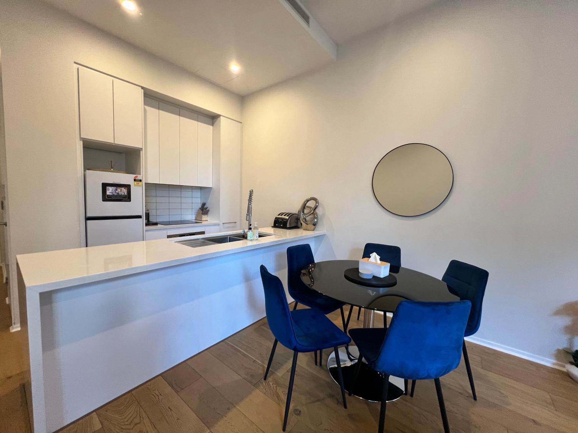 Luxe 2Br Executive Apartment Kingston Pool Parking Wifi Bbq Wine מראה חיצוני תמונה