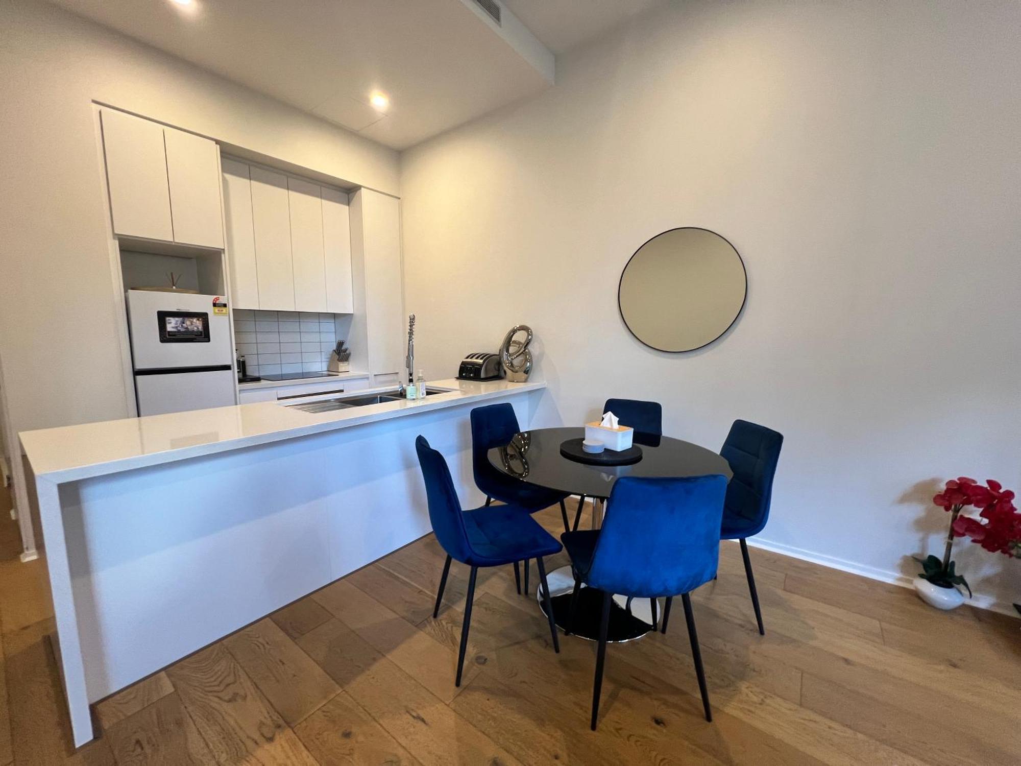 Luxe 2Br Executive Apartment Kingston Pool Parking Wifi Bbq Wine מראה חיצוני תמונה